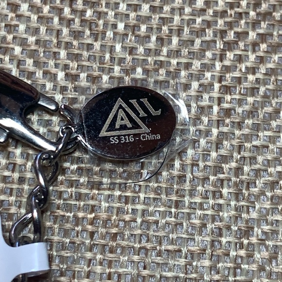 Graduated Ball Necklace - Picture 6 of 8